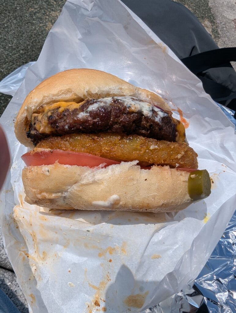 The CALIFORNIAN: BBQ Pitのハンバーガー